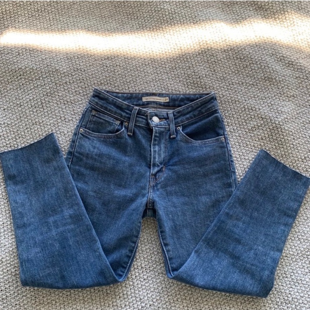 Levi’s 721 high rise skinny cropped jeans